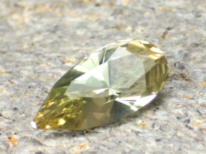 3.38ct gold green dichroic oregon sunstone 01