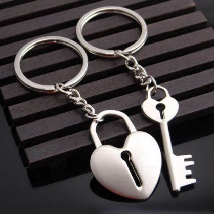 Prívesok na kľúče – srdce a kľúč