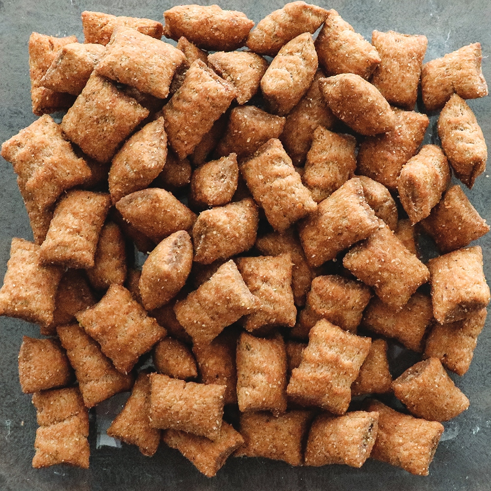 Akinu Pillows polštářky s moučným červem a cibulí pro psy 80g Obrázek