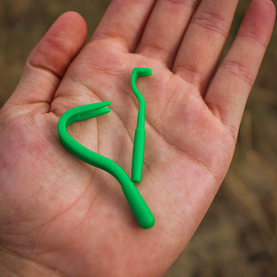 Akinu háčky na klíšťata 2 ks Obrázek