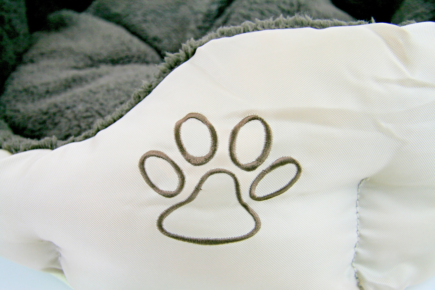 Akinu pelech nylon&fleece kulatý béžový L 70x65cm Obrázek