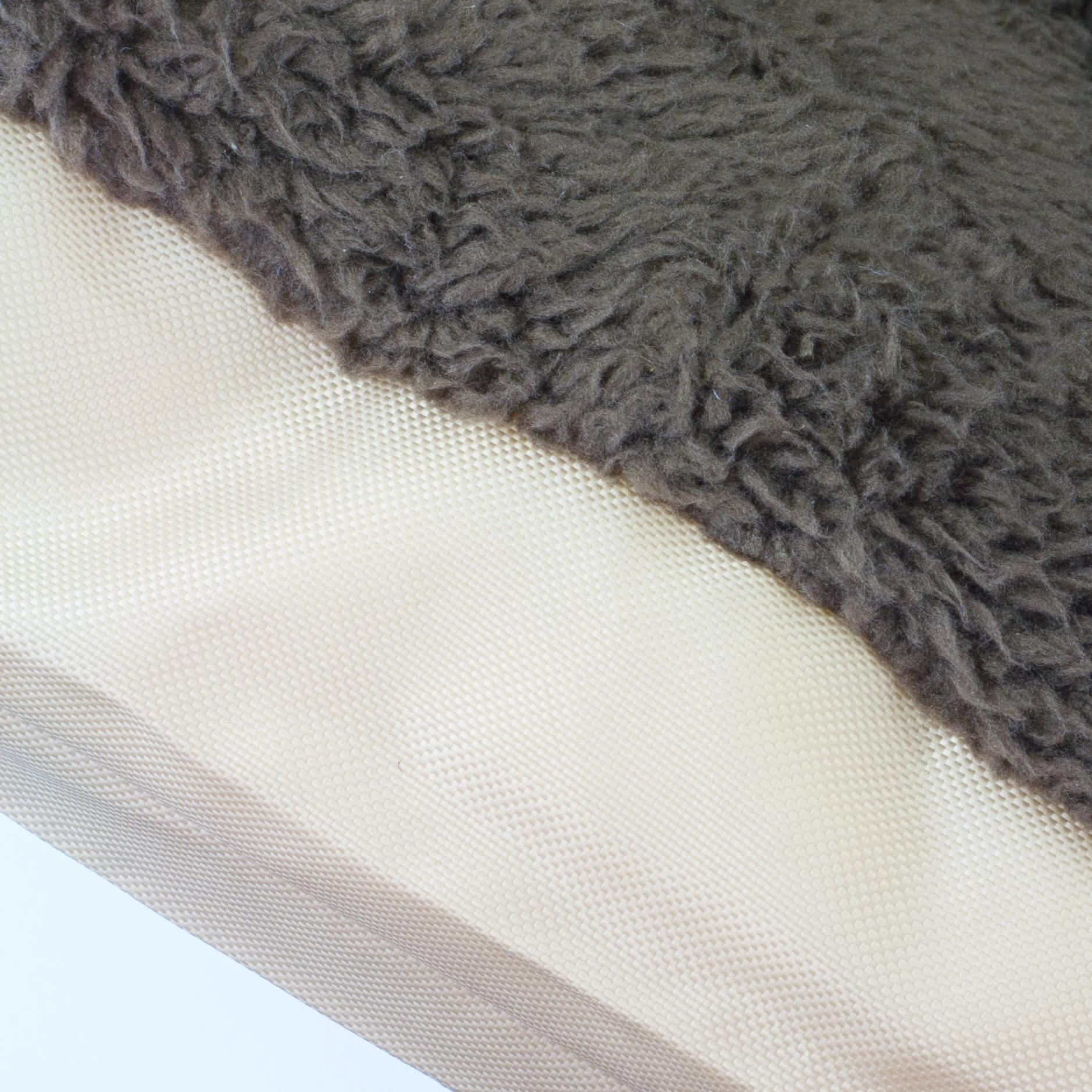 Akinu AK Pelech nylon&fleece 4hran. S 61x48 tm.hnědá/béžová s tlapkou Barva: Béžová Obrázek