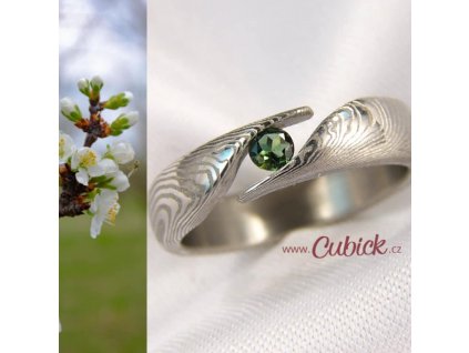 Greenaigis damasteel prstýnek s olivínem i jako snubní či zásnubní  Greenaigis
