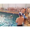 Záchrana tonoucího praktický kurz v bazénu