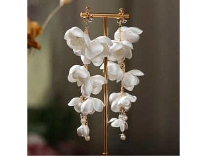 Dámské náušnice klipsy s bílými květy - zlatá/ bílá