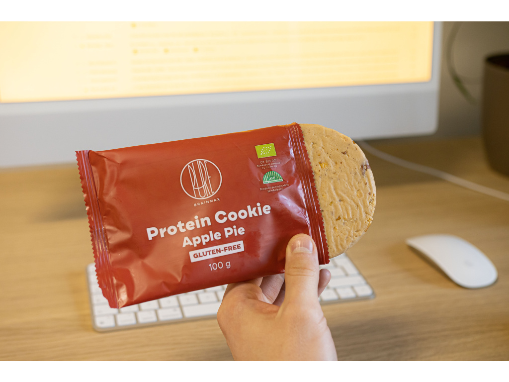 BrainMax Pure Protein Cookie, Apple Pie, Jablečný koláč, BIO, 100 g Obrázek