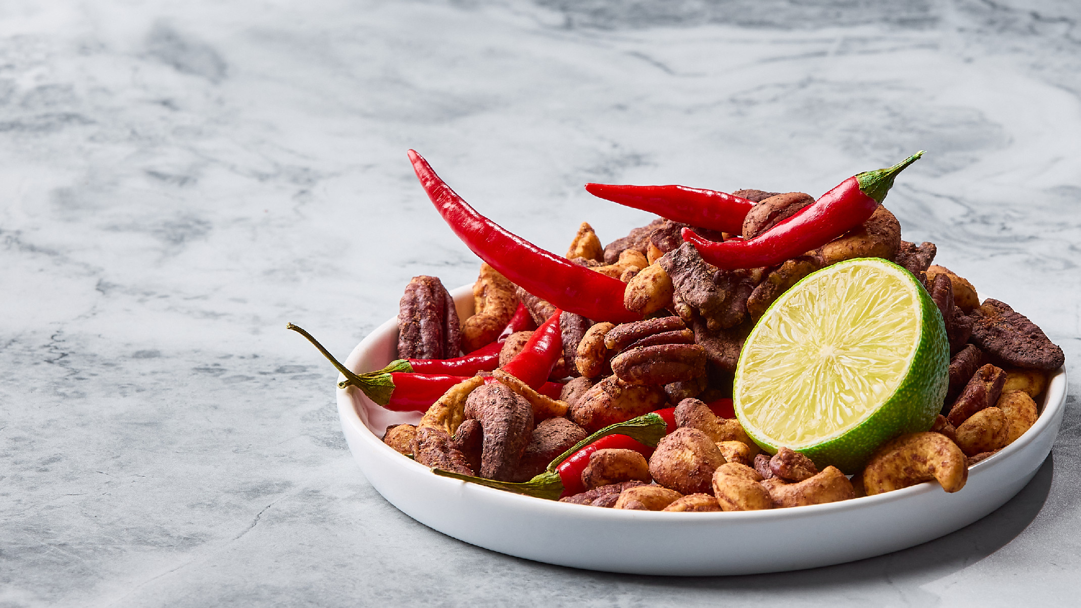 BrainMax Pure Směs ořechů, Chilli & Limetka, BIO, 125 g Obraz