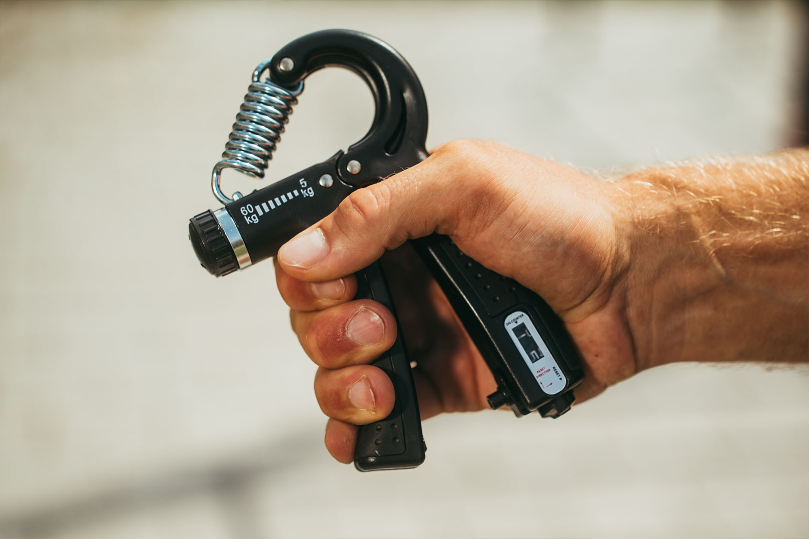 TrainMax posilovač zápěstí s počítadlem, Grip Trainer Obrázek