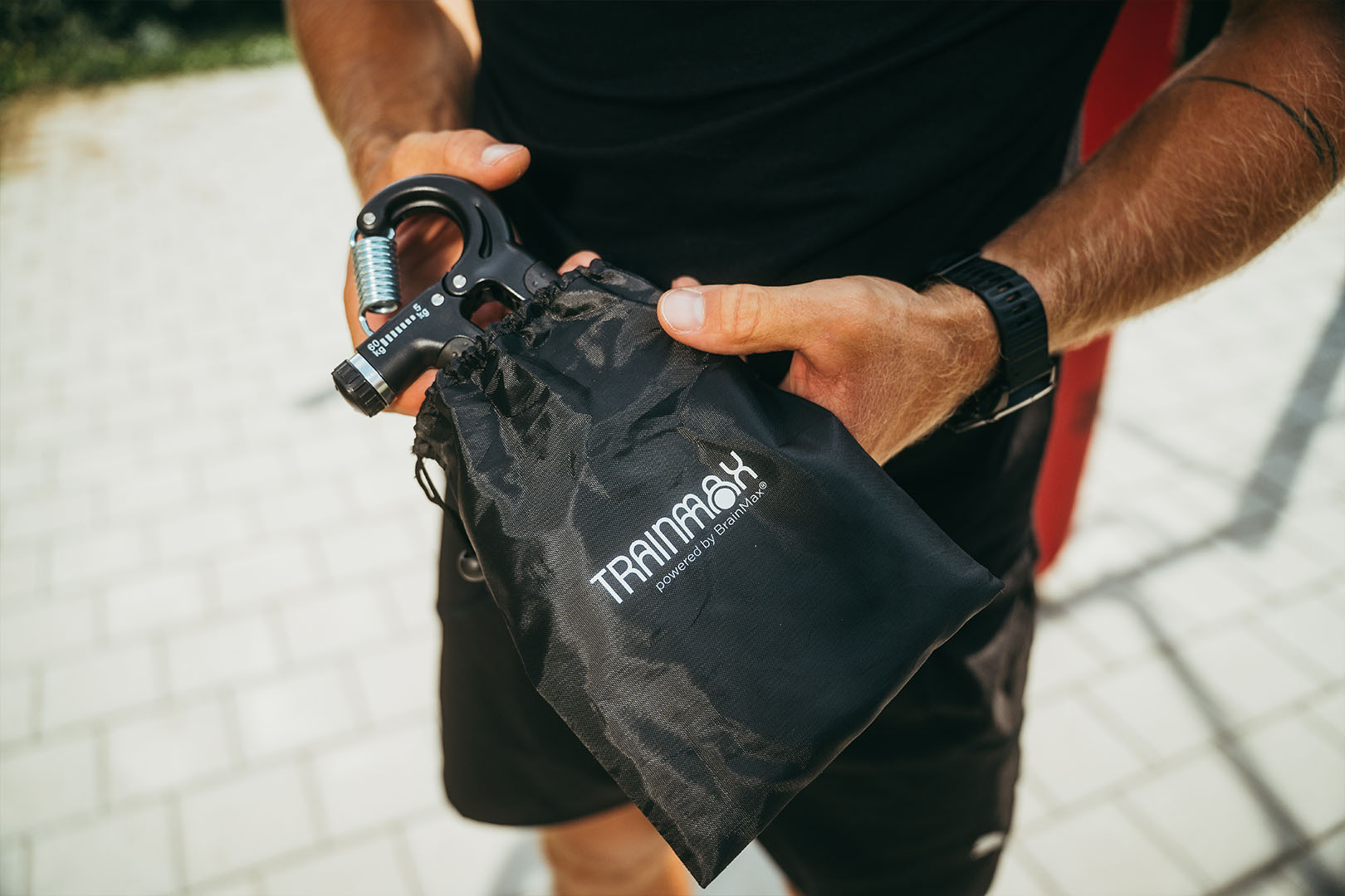 TrainMax posilovač zápěstí s počítadlem, Grip Trainer Obrázek