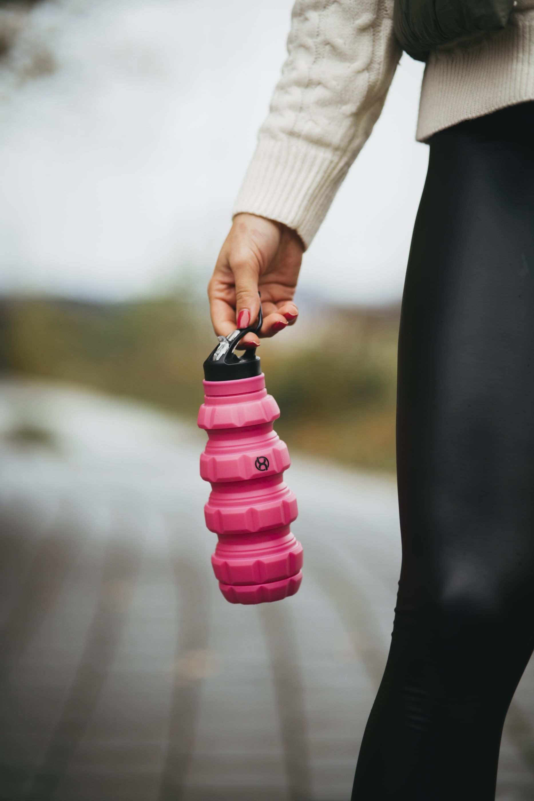 BrainMax Grenade bottle, skládací silikonová lahev na vodu, 580 ml Barva: Zářivě zelená Obrázek