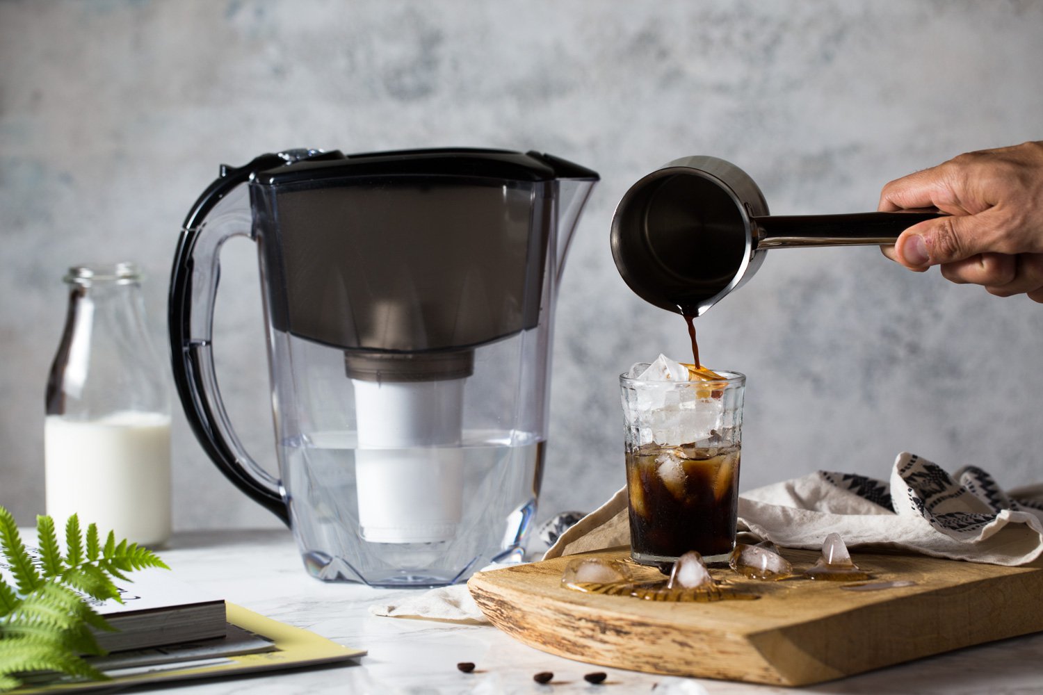 Filtrační konvice Aquaphor Prestige s indikátorem (černá) Obrázek