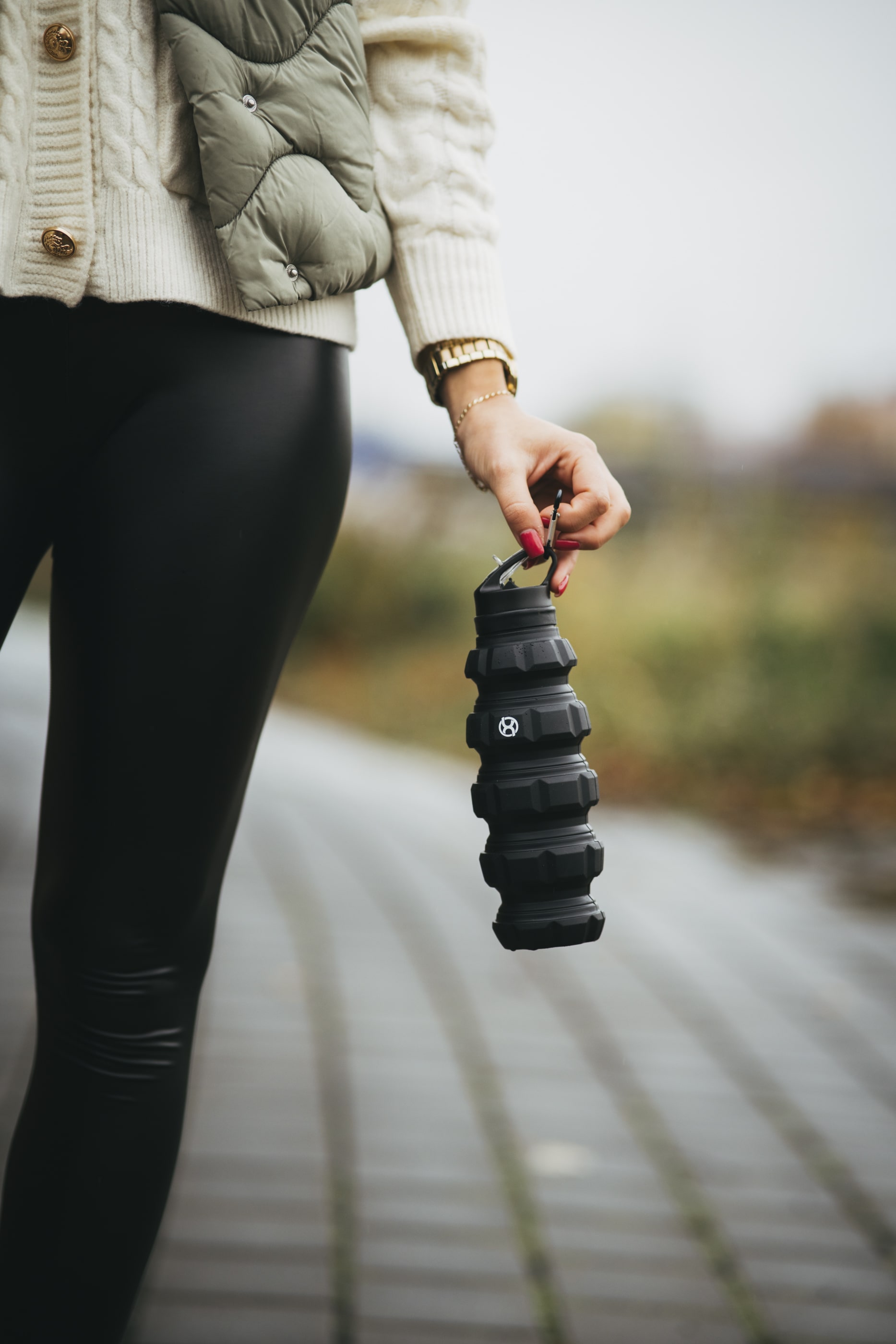 BrainMax Grenade bottle, skládací silikonová lahev na vodu, 580 ml Barva: Zářivě zelená Obrázek