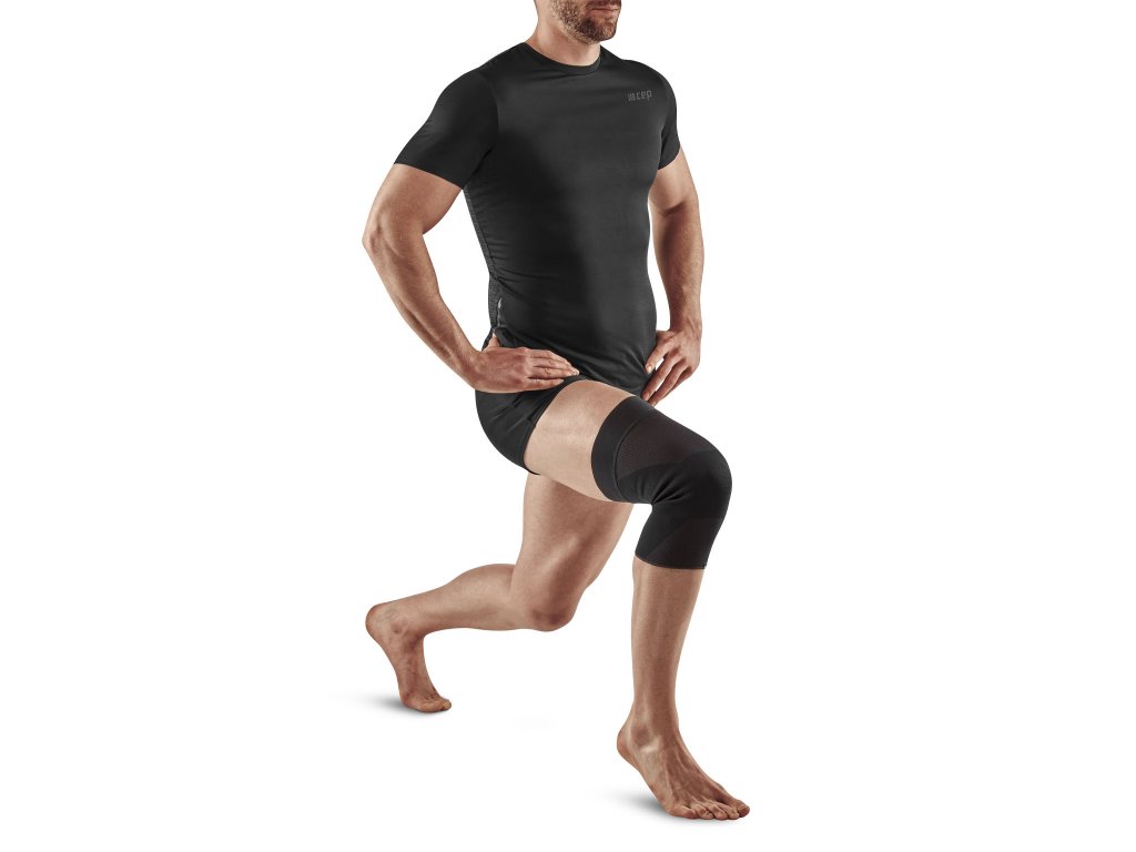 Mid support knee sleeve m black front model 1536x1536px