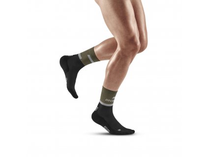 The run socks mid cut m olive black front model 1536x1536px