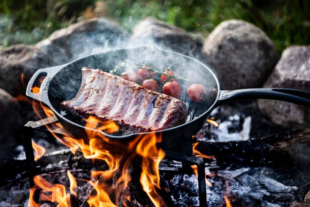 Litinová klasika Petromax na steaky a oheň
