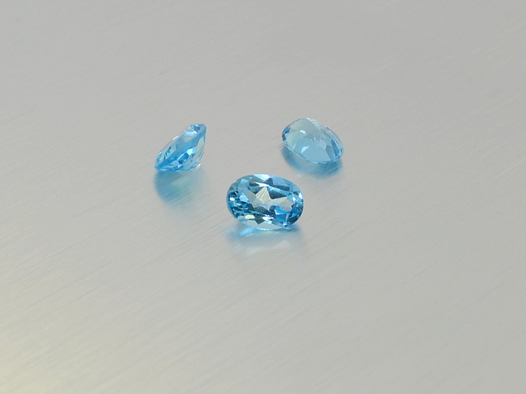 Topas naturlicher oval 4.0x6.0 mm swiss blau facettiert