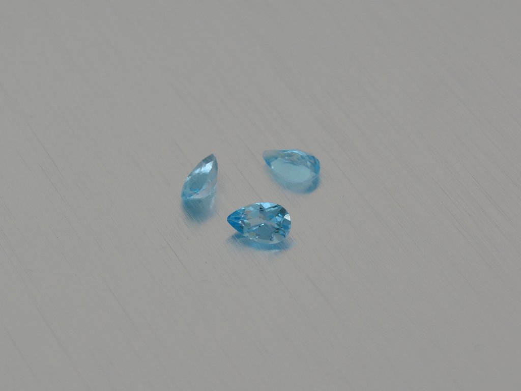 Topas naturlicher Birne 3.0x5.0 mm swiss blau facettiert