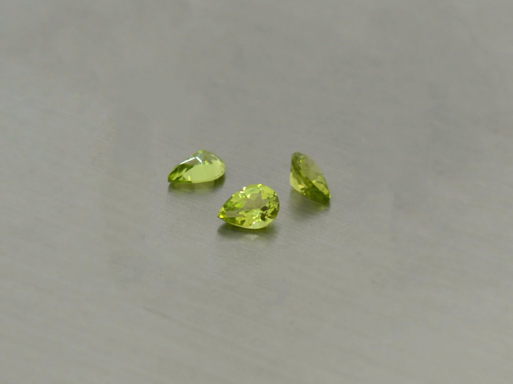 Olivin/Peridot naturlicher Birne 3x4.5 mm facettiert