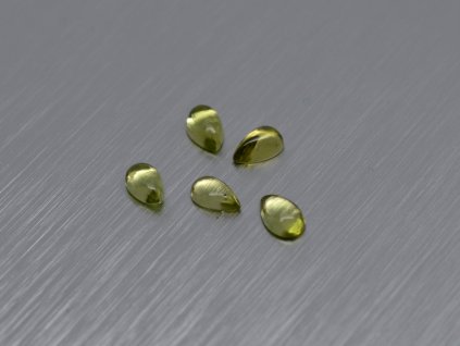 Olivin/Peridot naturlicher Birne 3.0x5.0 mm cabochon