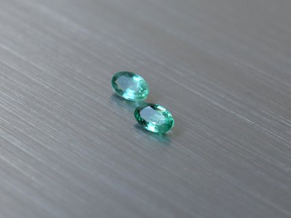 Smaragd naturlicher oval 3.0x5.0 mm facettiert