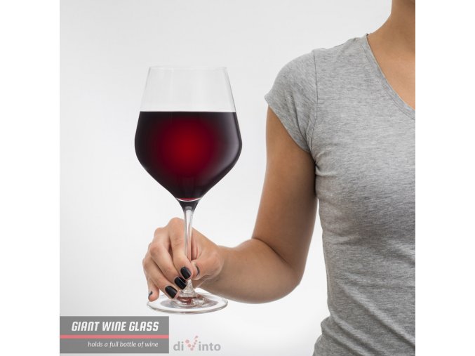 obri sklenice na vino pruhledna
