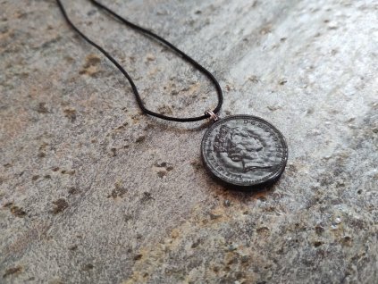 Karbonový přívěsek, "mince" One pound Elizabeth II, Celtic Cross