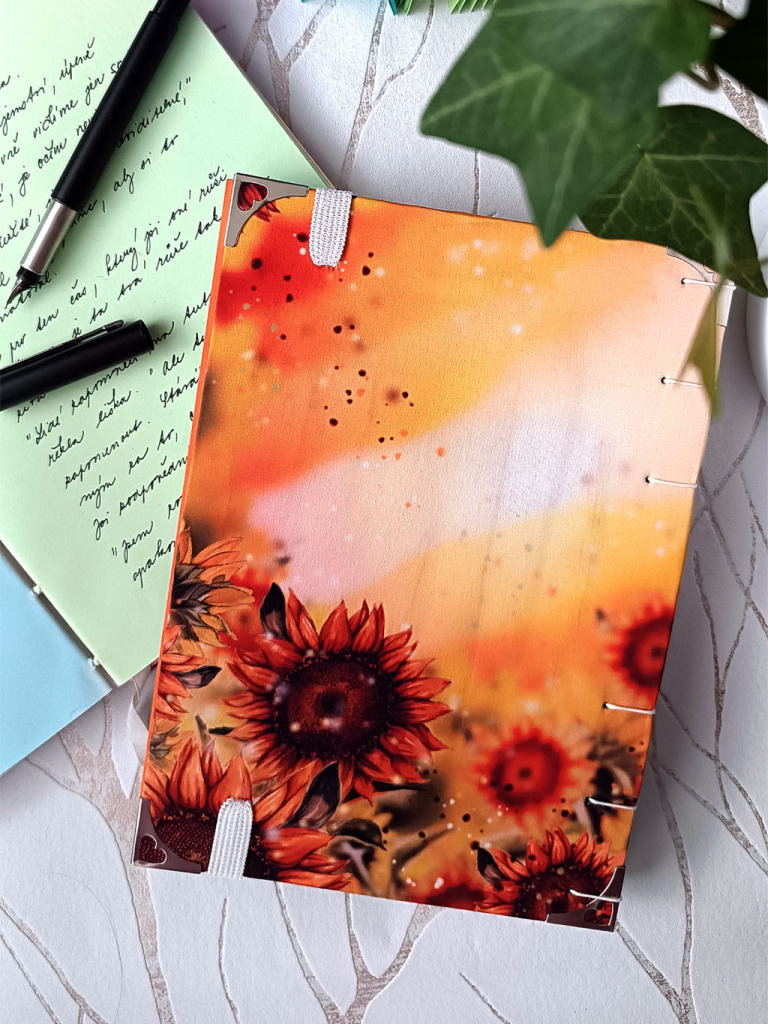 Ručně vázaný zápisník s barevnými listy Večerní slunečnice (11)