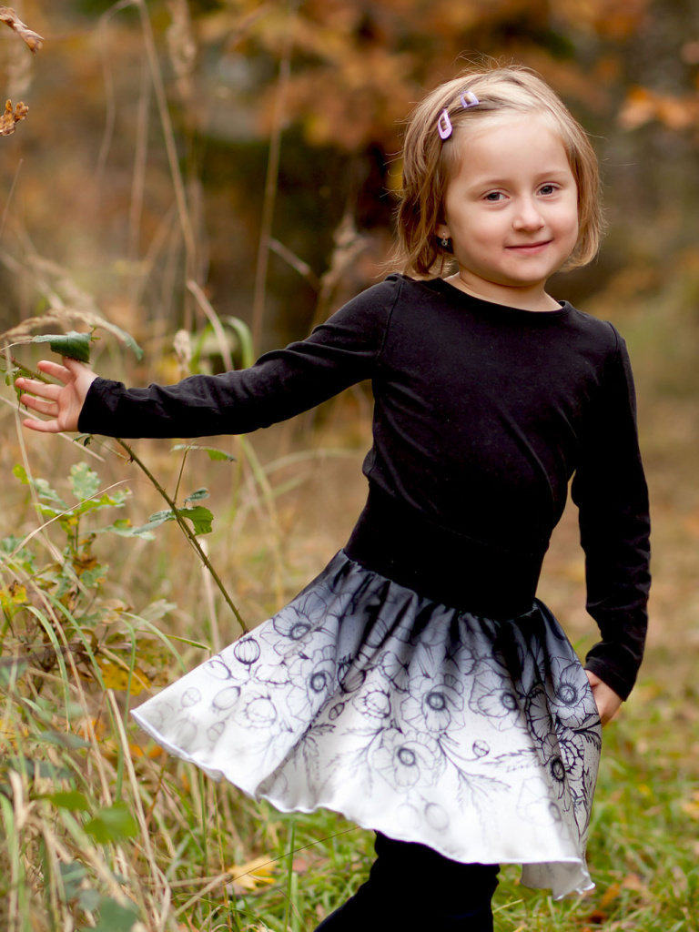 Ceska autorska moda - detska kolova satenova sukne, vzor vlčí máky