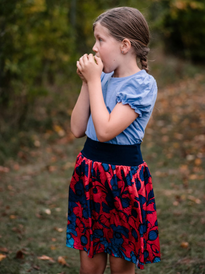 Dívčí saténová sukně v autorském designu Modrovínové máky (4)