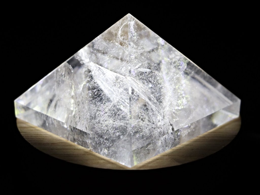 Křišťál pyramida 47 x 47 mm + LED světlo - TOP kvalita #K546