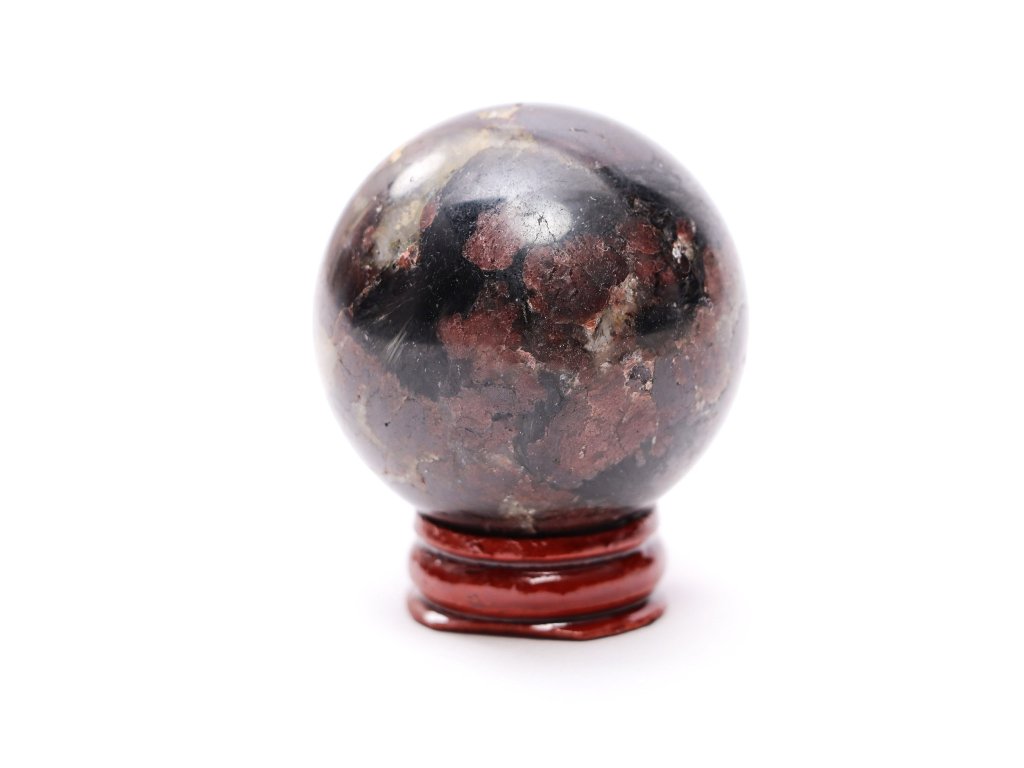 Granát koule 49 mm 220 g přírodní kámen + dřevěný podstavec #A338