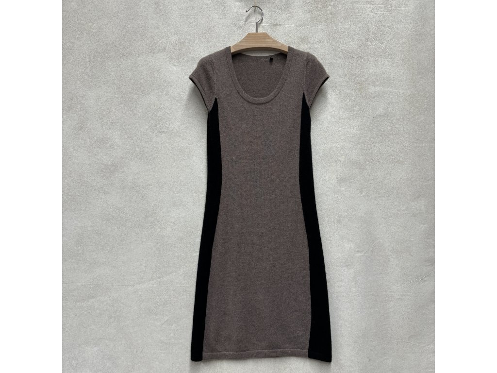 Pouzdrové šaty ze 100% kašmíru barev moka a černé