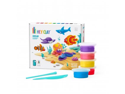 hey-clay-modelina-ocean-1