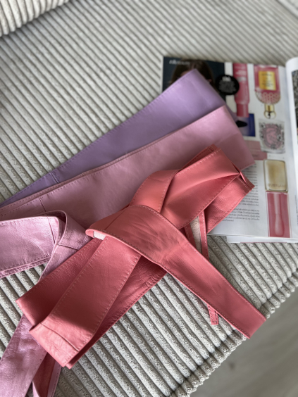 Kožený vázací pásek sv. růžová / lila / růžová