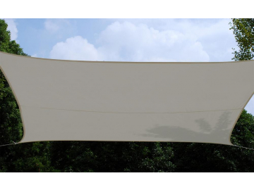 Praktická tieniaca plachta s veľkosťou 5 x 5 m je skvelou alternatívou slnečníka.