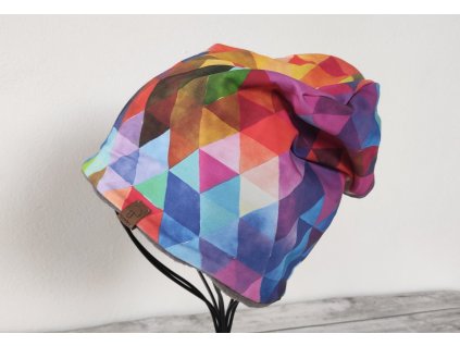 Čepice zateplená barevné trojúhelníky
