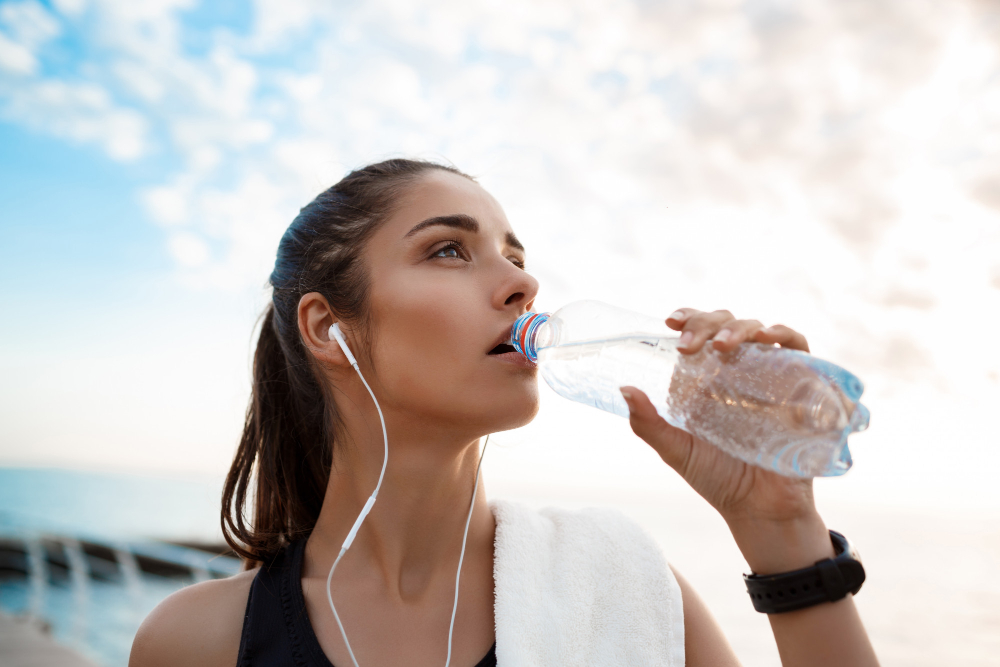 Význam příjmu vody a tekutin při sportu