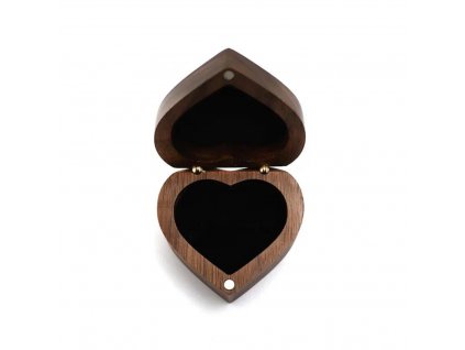 Dřevěná romantická rustikální krabička SRDCE OŘECH pro prsten nebo náušnice. Stříbrnictví OLIVIE.