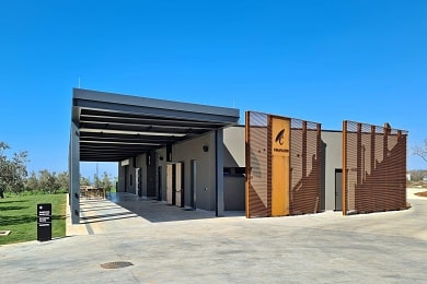 Nová budova olivového mlýnu Chiavalon
