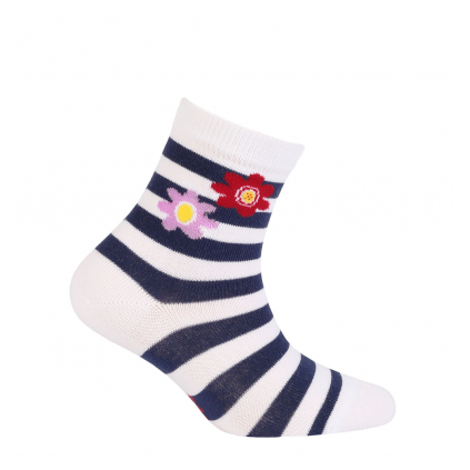 Vzorované dievčenské ponožky WOLA KVETINKY biele