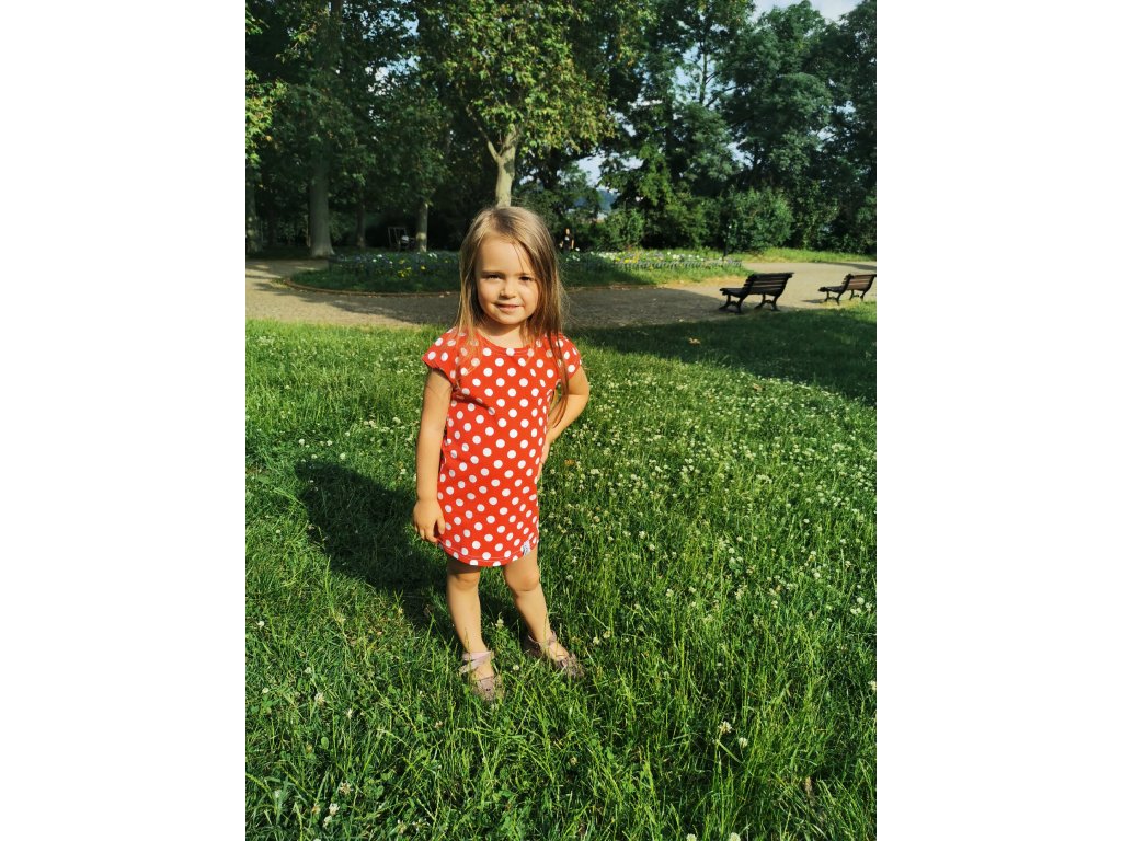 Dětské šaty Ivet - puntíky na červené