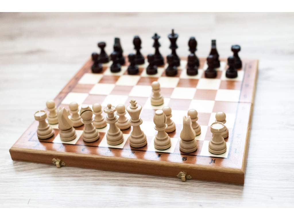 Dřevěné šachy Hrabství  + doprava zdarma
