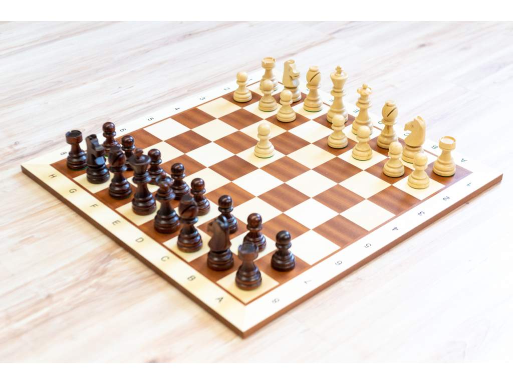 Dřevěná šachová souprava Staunton 7 světla  + doprava zdarma