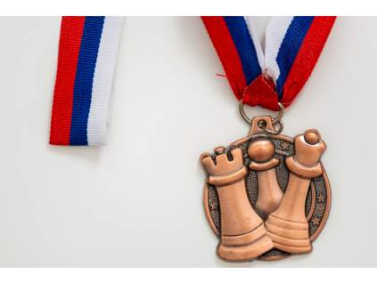 Šachové medaile figurky bronzové