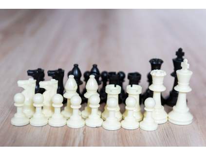 Náhradní šachové figurky Staunton střední