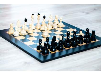 Dřevěné šachy Queen´s gambit  + doprava zdarma