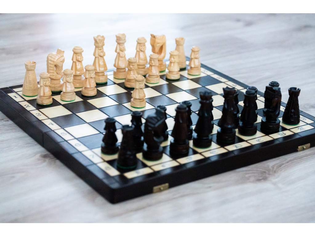 Drevené šachy hradné knieža  + doprava zdarma