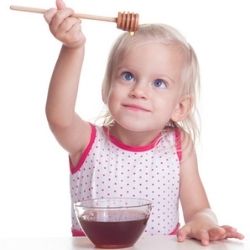 Může vaše dítě jíst med?
