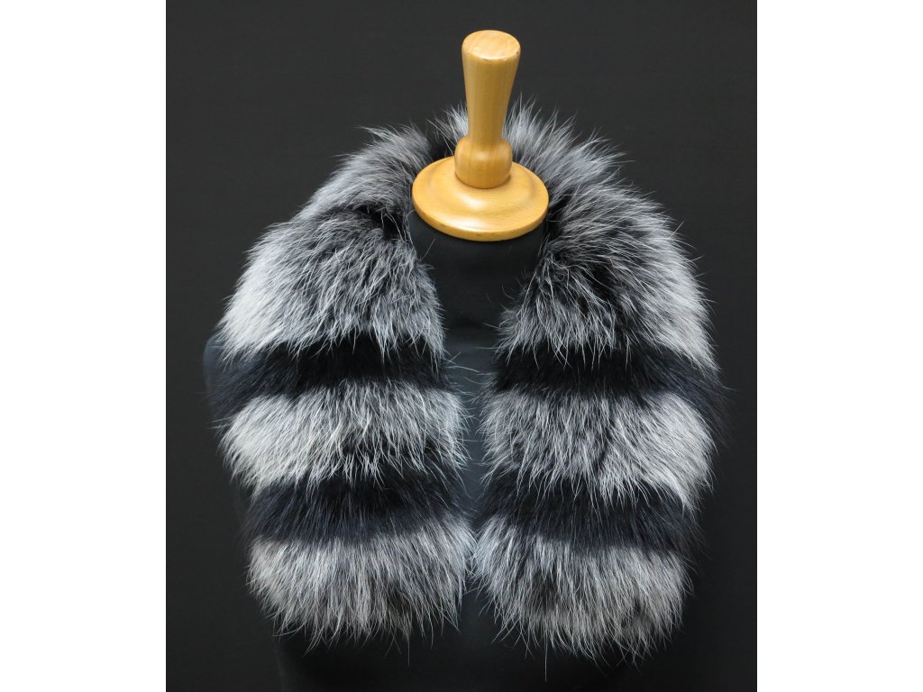 Krátká kožešina na kapuci z finského mývalovce 6052 Black & White 60 cm