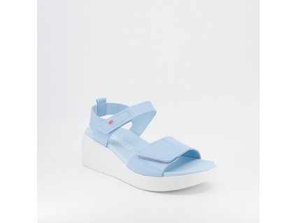 Dámské kožené letní sandály na bílé sportovně elegantní podešvi ve světle modré barvě
